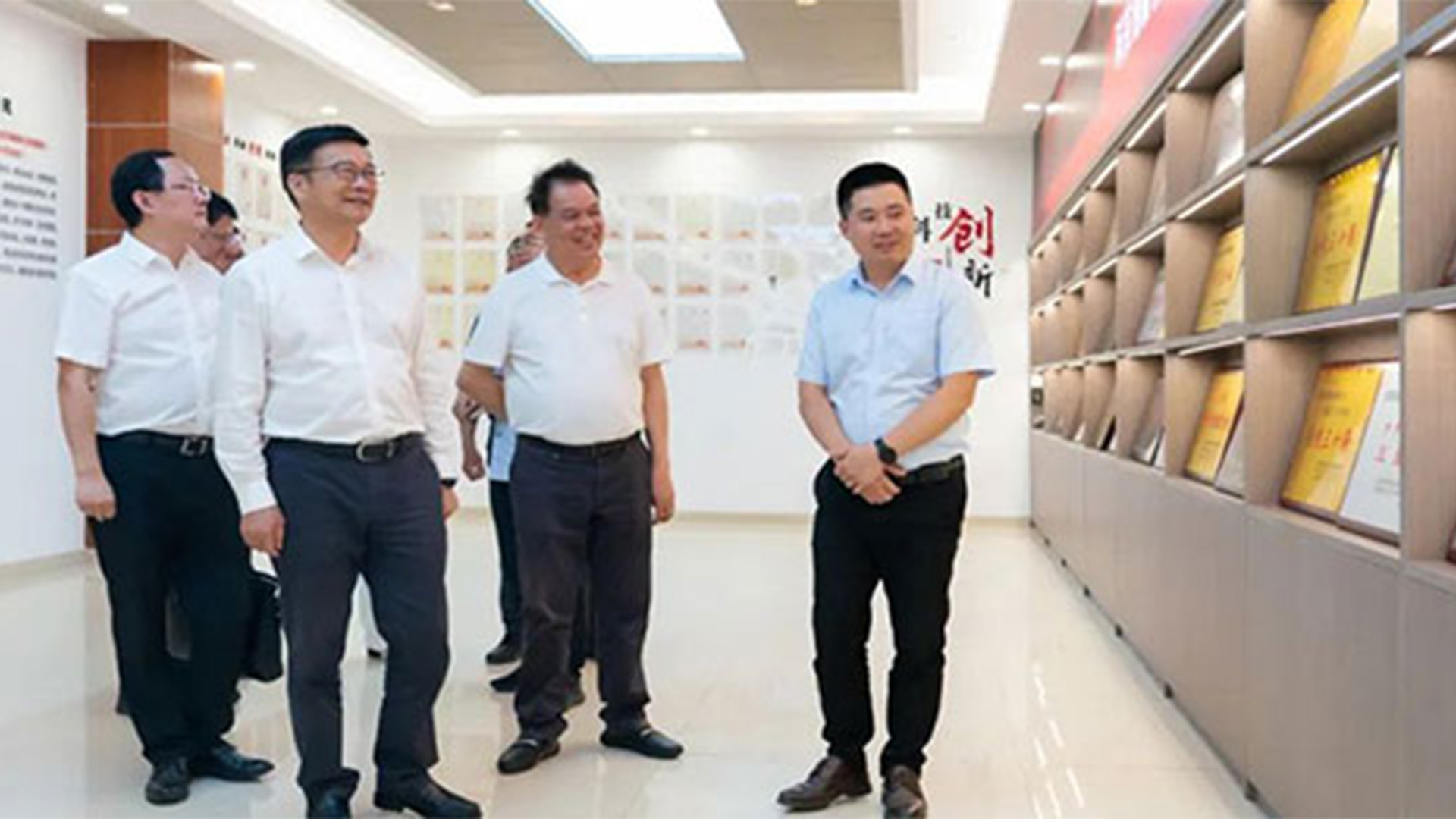 溫州灣新區(qū)黨工委書記、管委會主任周一富走訪浙江石化閥門有限公司